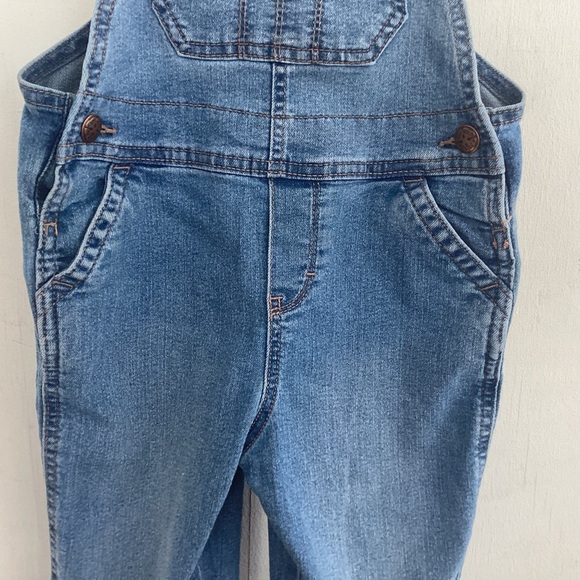 Osh Kosh light wash medium weight denim overalls with front + back logos Sz 5t - Picture 4 of 10